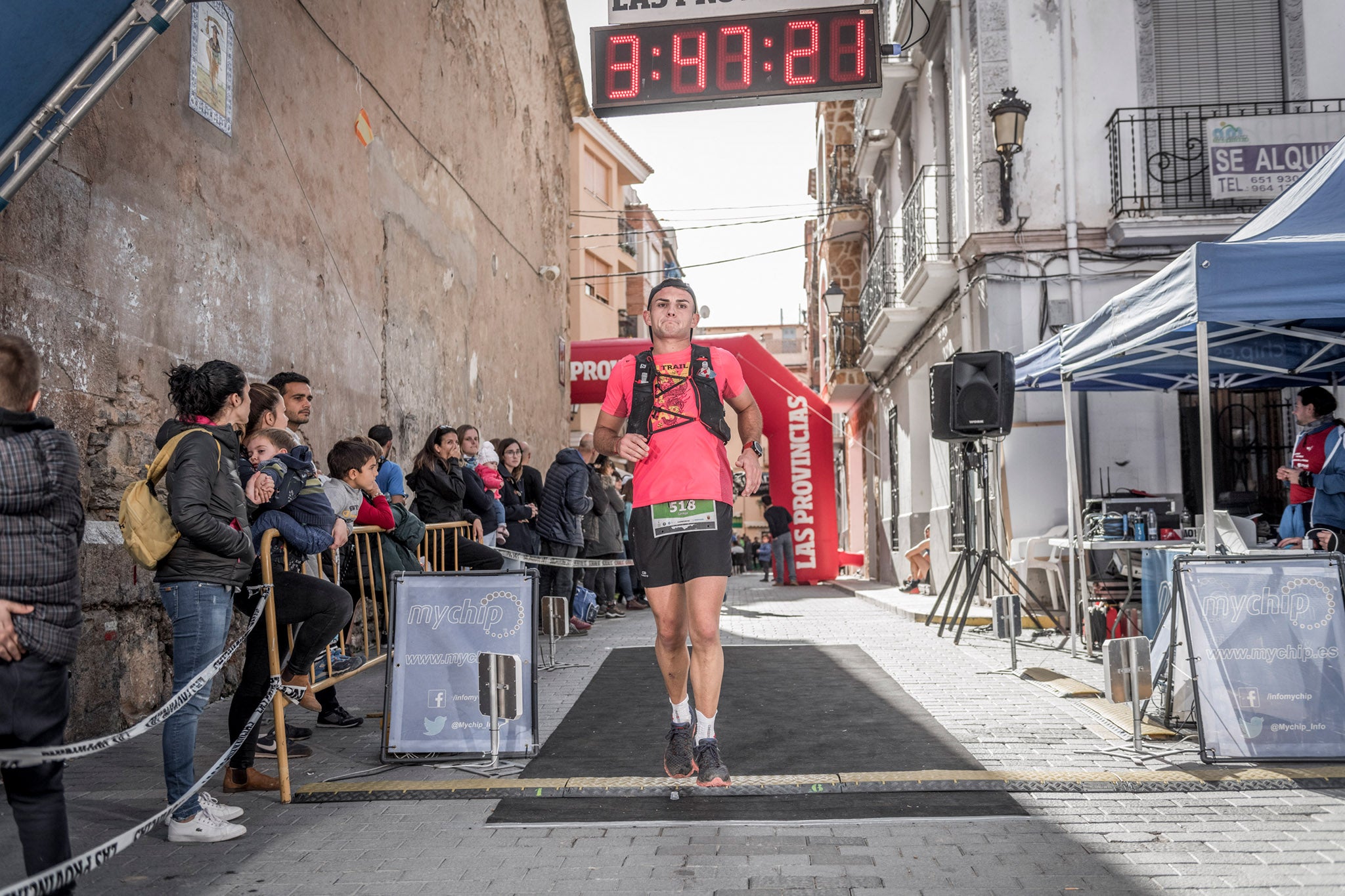 Galería de fotos de la llegada a meta de la carrera de 30 kilómetros del Trail de Montanejos 2018