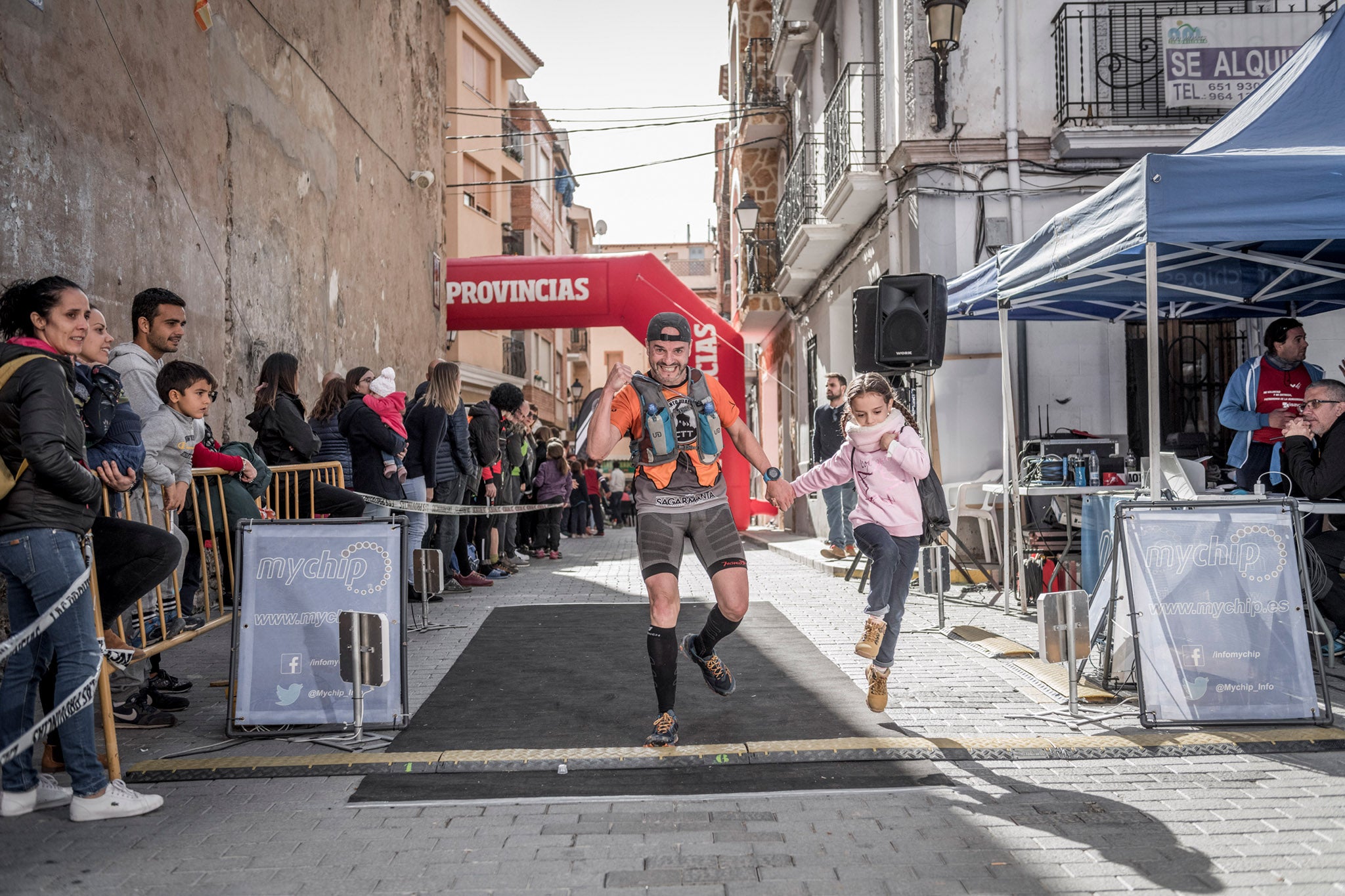 Galería de fotos de la llegada a meta de la carrera de 30 kilómetros del Trail de Montanejos 2018