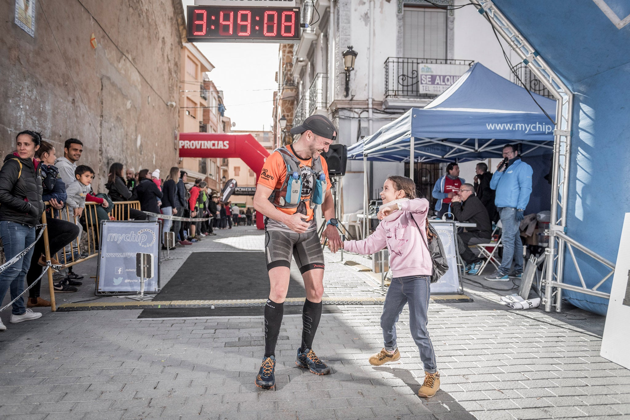 Galería de fotos de la llegada a meta de la carrera de 30 kilómetros del Trail de Montanejos 2018