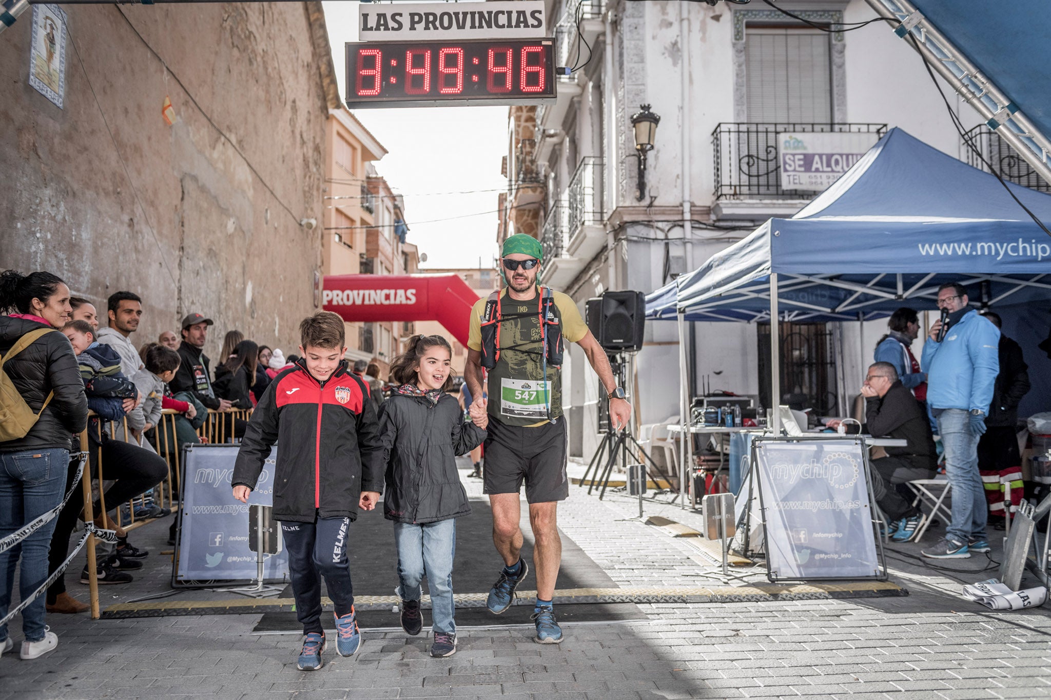 Galería de fotos de la llegada a meta de la carrera de 30 kilómetros del Trail de Montanejos 2018