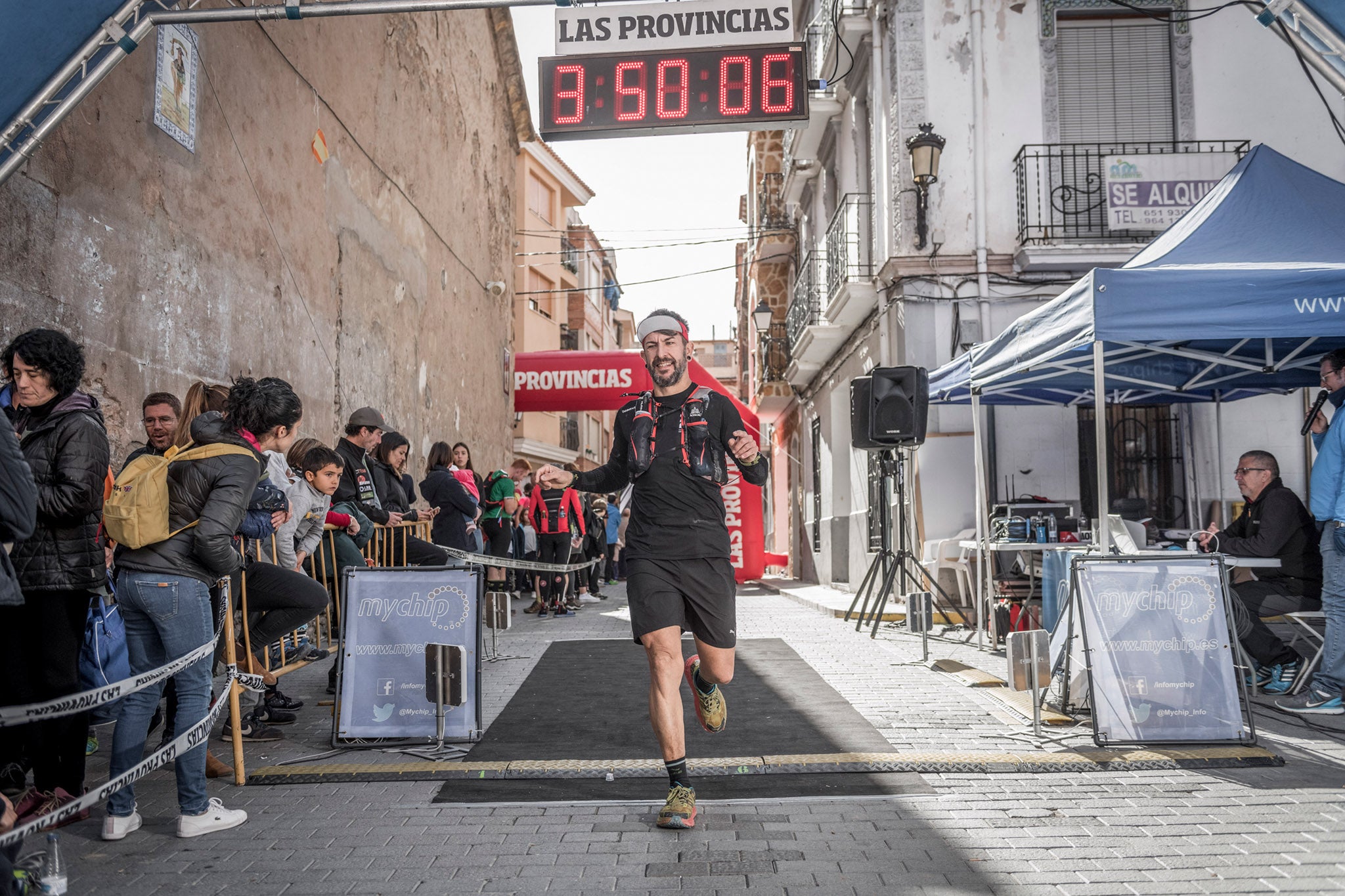 Galería de fotos de la llegada a meta de la carrera de 30 kilómetros del Trail de Montanejos 2018