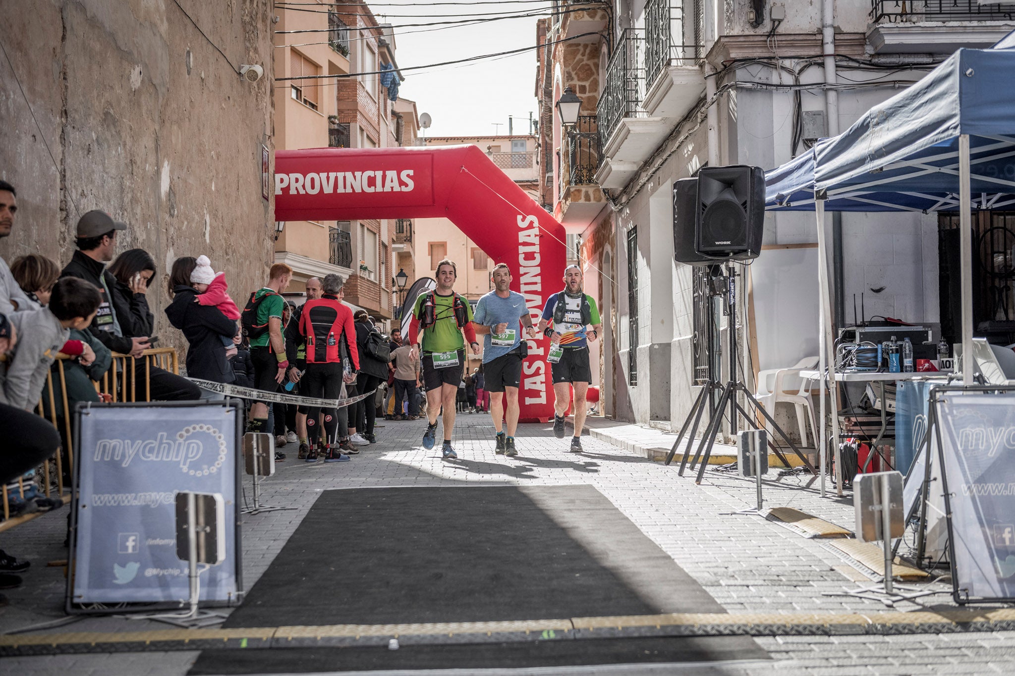 Galería de fotos de la llegada a meta de la carrera de 30 kilómetros del Trail de Montanejos 2018