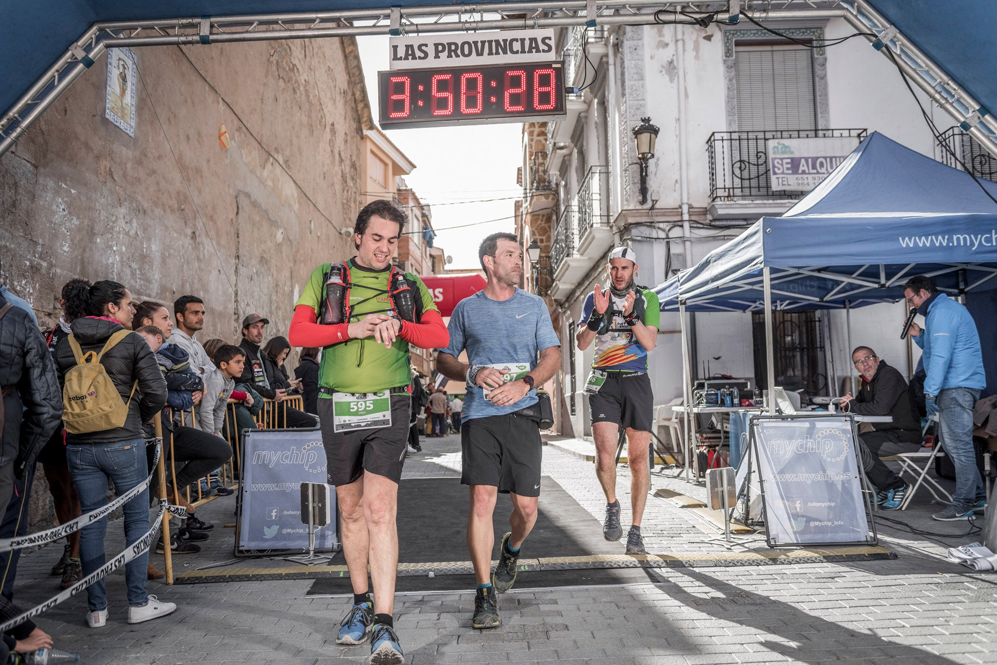 Galería de fotos de la llegada a meta de la carrera de 30 kilómetros del Trail de Montanejos 2018