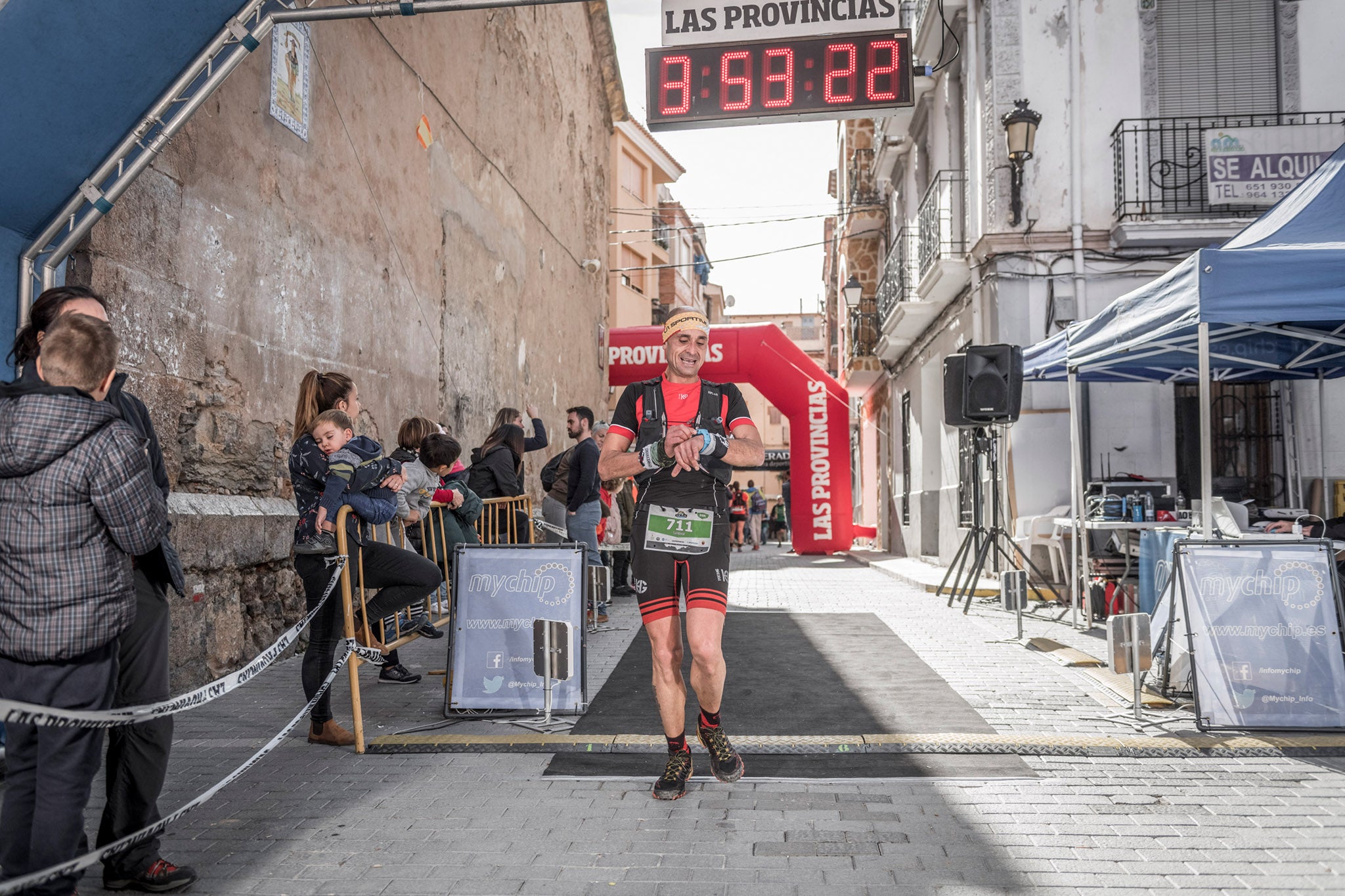 Galería de fotos de la llegada a meta de la carrera de 30 kilómetros del Trail de Montanejos 2018