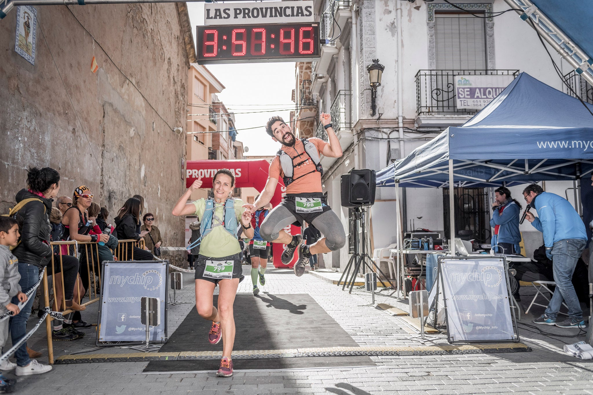 Galería de fotos de la llegada a meta de la carrera de 30 kilómetros del Trail de Montanejos 2018