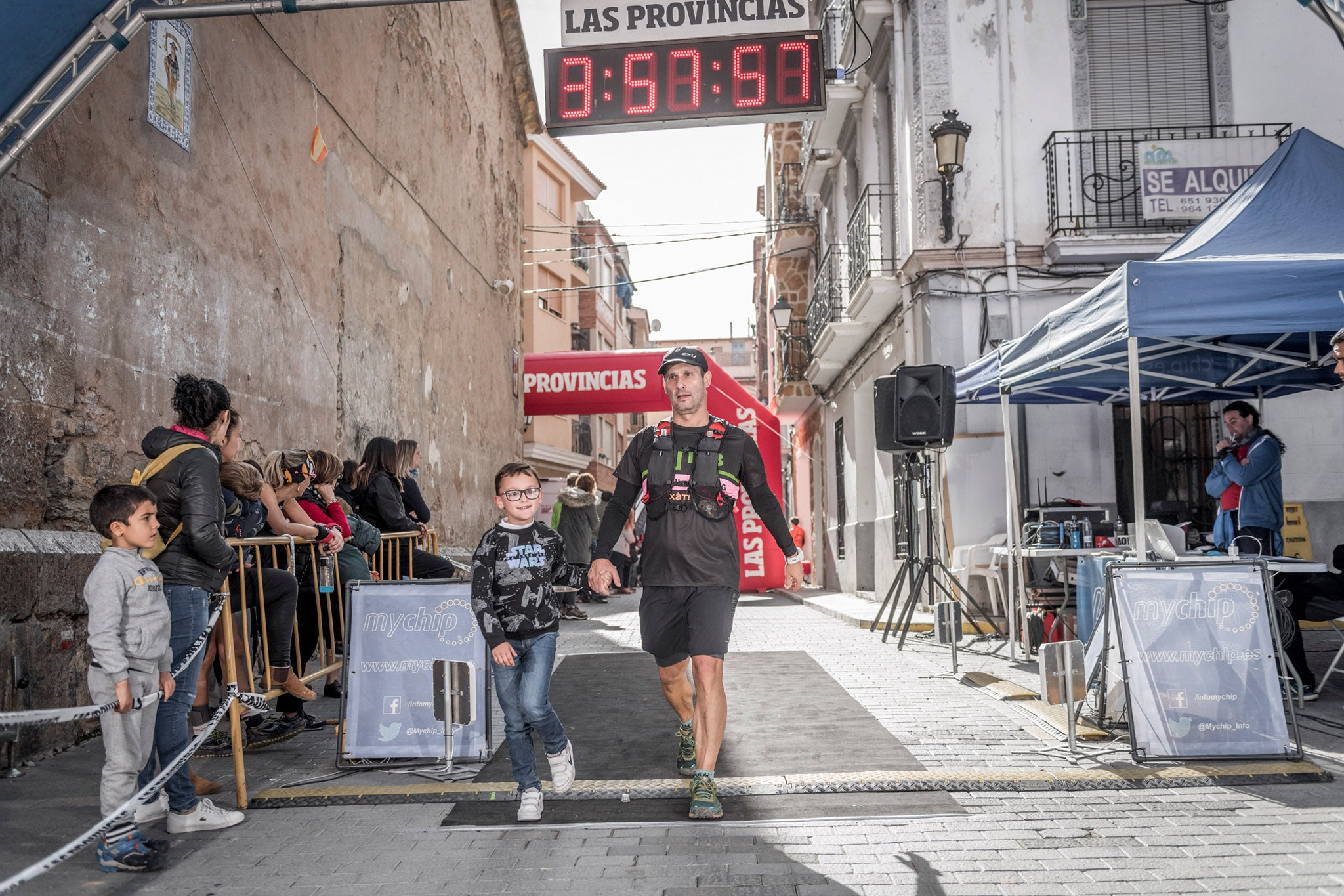 Galería de fotos de la llegada a meta de la carrera de 30 kilómetros del Trail de Montanejos 2018