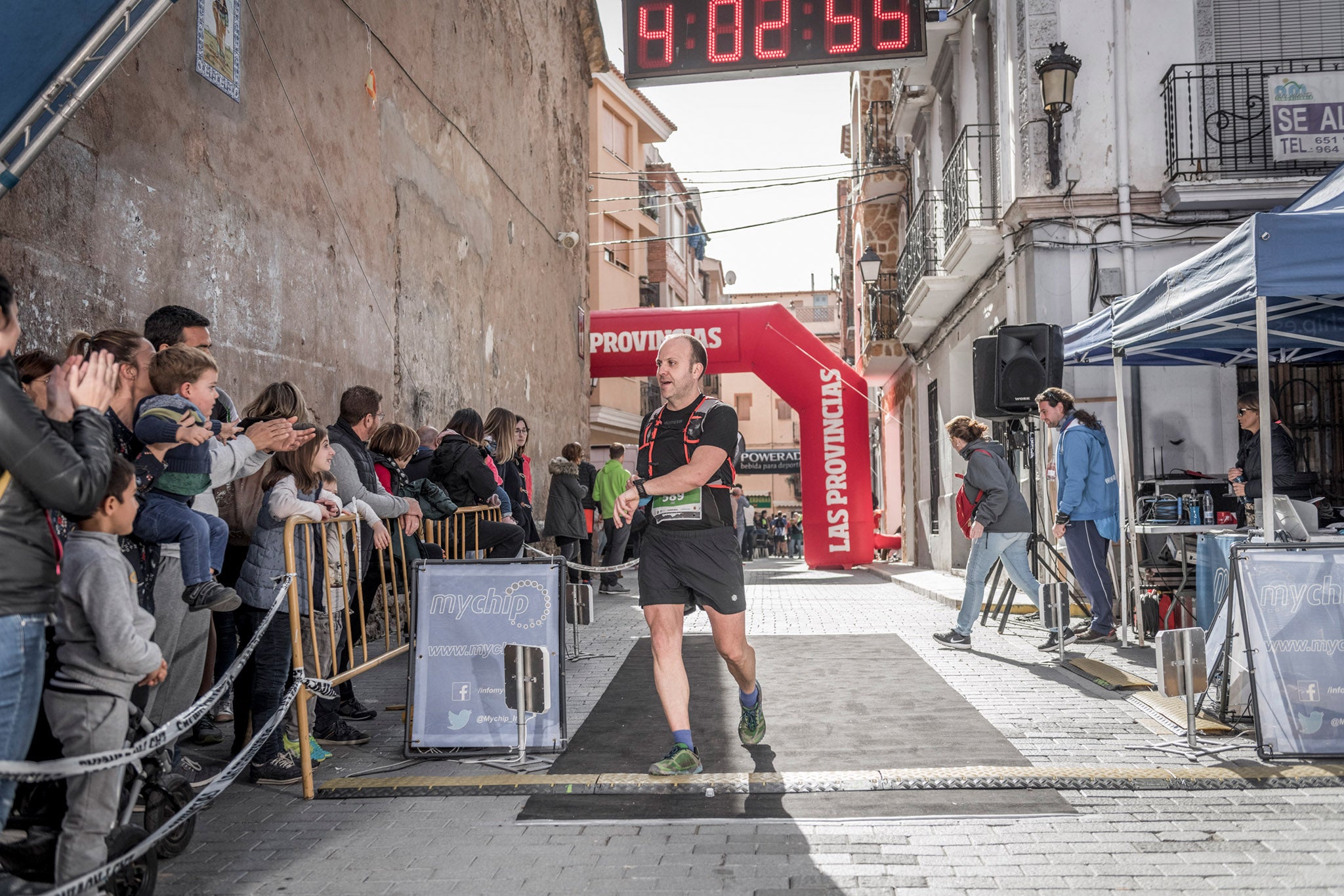 Galería de fotos de la llegada a meta de la carrera de 30 kilómetros del Trail de Montanejos 2018