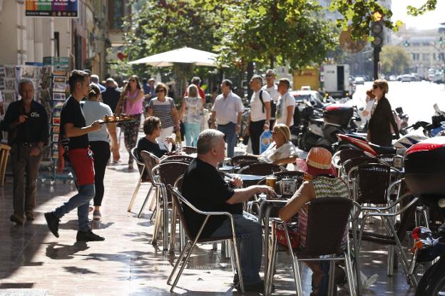 Terraza de un bar en la plaza del Ayuntamiento. 