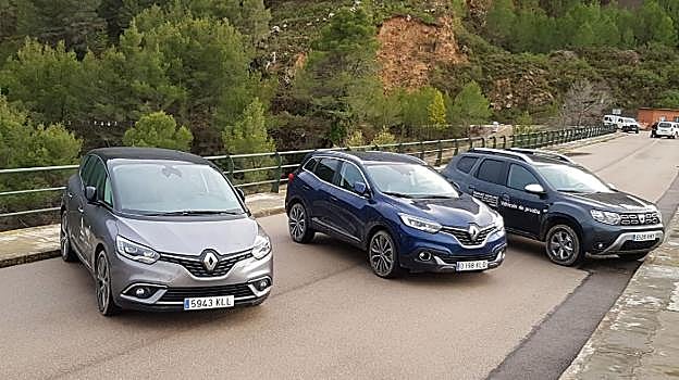 De izquierda a derecha, Renault Scenic, Renault Kadjar y Dacia Duster.
