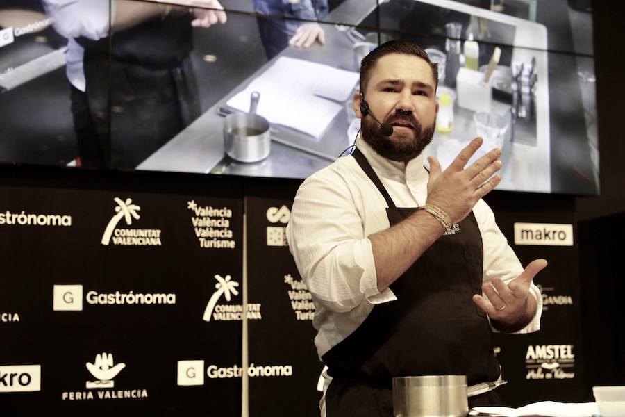 El cocinero Óscar Torrijos, quien fue el primero en conseguir una Estrella Michelin en Valencia y que se ha convertido en maestro y mentor de muchos de los grandes nombres de la gastronomía mediterránea actual, es el ganador del I Premio Chef Gastrónoma. La creación de estos galardones es una de las novedades que la organización del certamen Gastrónoma ha preparado para esta edición del evento, que se celebra del domingo 11 al martes 13 de noviembre en Feria Valencia. Gastrónoma 2018 abre sus puertas con el mejor programa de los últimos años. Todos los detalles y las entradas están disponibles ya en www.gastronoma.es