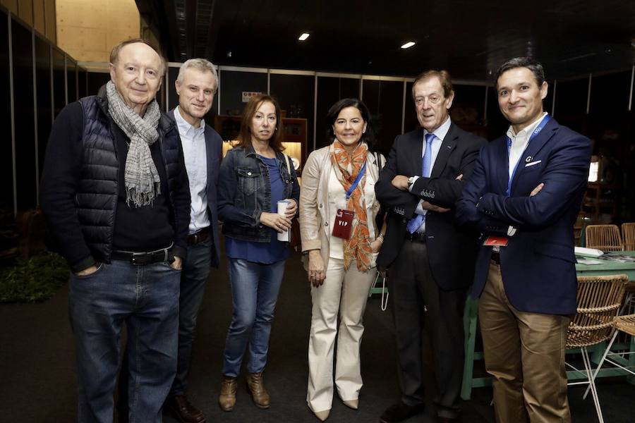 El cocinero Óscar Torrijos, quien fue el primero en conseguir una Estrella Michelin en Valencia y que se ha convertido en maestro y mentor de muchos de los grandes nombres de la gastronomía mediterránea actual, es el ganador del I Premio Chef Gastrónoma. La creación de estos galardones es una de las novedades que la organización del certamen Gastrónoma ha preparado para esta edición del evento, que se celebra del domingo 11 al martes 13 de noviembre en Feria Valencia. Gastrónoma 2018 abre sus puertas con el mejor programa de los últimos años. Todos los detalles y las entradas están disponibles ya en www.gastronoma.es