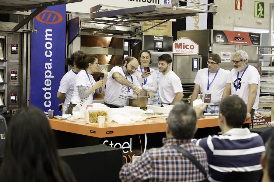 El cocinero Óscar Torrijos, quien fue el primero en conseguir una Estrella Michelin en Valencia y que se ha convertido en maestro y mentor de muchos de los grandes nombres de la gastronomía mediterránea actual, es el ganador del I Premio Chef Gastrónoma. La creación de estos galardones es una de las novedades que la organización del certamen Gastrónoma ha preparado para esta edición del evento, que se celebra del domingo 11 al martes 13 de noviembre en Feria Valencia. Gastrónoma 2018 abre sus puertas con el mejor programa de los últimos años. Todos los detalles y las entradas están disponibles ya en www.gastronoma.es