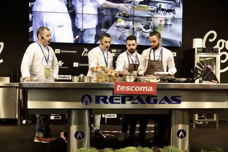 El cocinero Óscar Torrijos, quien fue el primero en conseguir una Estrella Michelin en Valencia y que se ha convertido en maestro y mentor de muchos de los grandes nombres de la gastronomía mediterránea actual, es el ganador del I Premio Chef Gastrónoma. La creación de estos galardones es una de las novedades que la organización del certamen Gastrónoma ha preparado para esta edición del evento, que se celebra del domingo 11 al martes 13 de noviembre en Feria Valencia. Gastrónoma 2018 abre sus puertas con el mejor programa de los últimos años. Todos los detalles y las entradas están disponibles ya en www.gastronoma.es