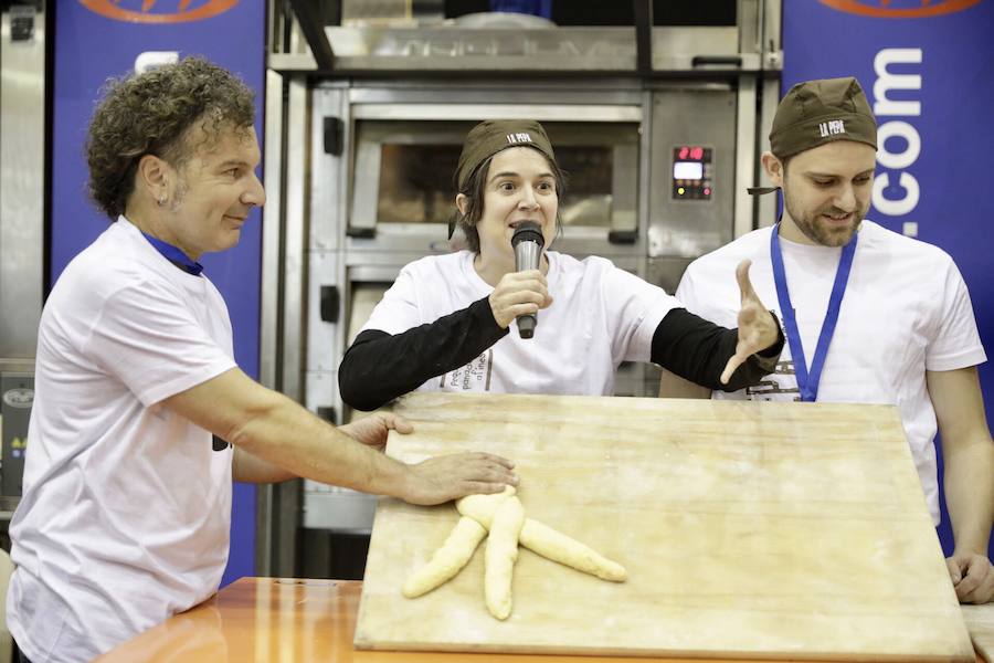 El cocinero Óscar Torrijos, quien fue el primero en conseguir una Estrella Michelin en Valencia y que se ha convertido en maestro y mentor de muchos de los grandes nombres de la gastronomía mediterránea actual, es el ganador del I Premio Chef Gastrónoma. La creación de estos galardones es una de las novedades que la organización del certamen Gastrónoma ha preparado para esta edición del evento, que se celebra del domingo 11 al martes 13 de noviembre en Feria Valencia. Gastrónoma 2018 abre sus puertas con el mejor programa de los últimos años. Todos los detalles y las entradas están disponibles ya en www.gastronoma.es