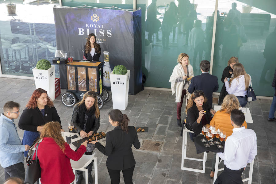 El cocinero Óscar Torrijos, quien fue el primero en conseguir una Estrella Michelin en Valencia y que se ha convertido en maestro y mentor de muchos de los grandes nombres de la gastronomía mediterránea actual, es el ganador del I Premio Chef Gastrónoma. La creación de estos galardones es una de las novedades que la organización del certamen Gastrónoma ha preparado para esta edición del evento, que se celebra del domingo 11 al martes 13 de noviembre en Feria Valencia. Gastrónoma 2018 abre sus puertas con el mejor programa de los últimos años. Todos los detalles y las entradas están disponibles ya en www.gastronoma.es