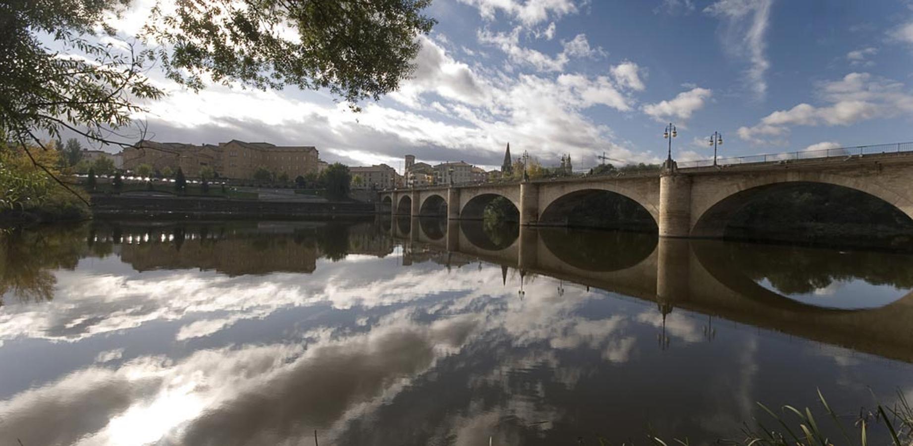 16. Puente de Piedra sobre el Ebro, en Logroño.