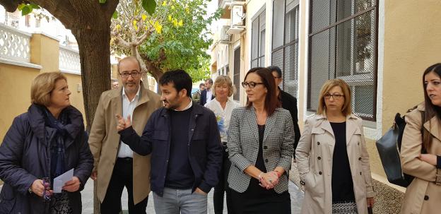 Visita al CEIP García Lorca de Alzira, donde se han mejorado las instalaciones. 