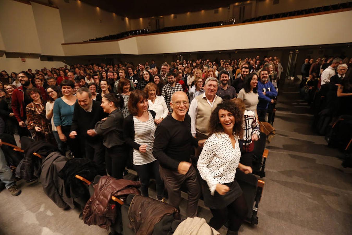 La Cabina, el festival internacional de mediometrajes de Valencia, inaugura en el Palau de la Música su undécima edición con un espectáculo pensado para sorprender al público y protagonizado por los actores José Luis Herranz y Víctor Aleixandre. Hasta el día 24 de noviembre se podrán ver en La Filmoteca y La Nau los 32 mediometrajes que participan en el evento audiovisual que ha estrenado el metraje 'Zalig zijn de Onwetenden'. 