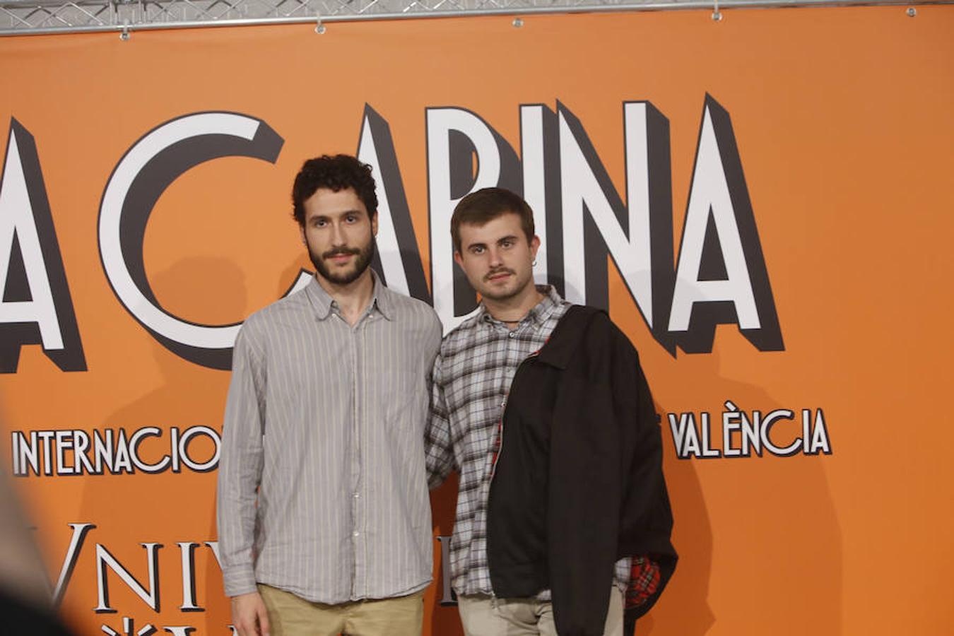 La Cabina, el festival internacional de mediometrajes de Valencia, inaugura en el Palau de la Música su undécima edición con un espectáculo pensado para sorprender al público y protagonizado por los actores José Luis Herranz y Víctor Aleixandre. Hasta el día 24 de noviembre se podrán ver en La Filmoteca y La Nau los 32 mediometrajes que participan en el evento audiovisual que ha estrenado el metraje 'Zalig zijn de Onwetenden'. 