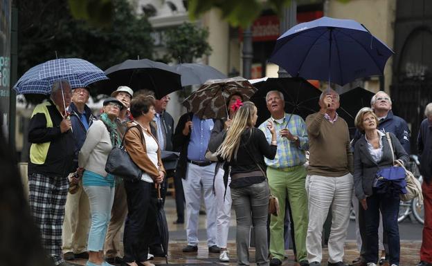 Aemet decreta alerta roja: las lluvias descargan ya con fuerza en la Comunitat Valenciana