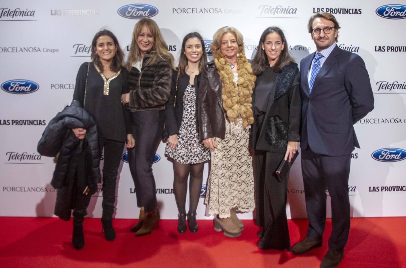 Consuelo Ordóñez (tercera por la derecha, presidenta del Colectivo de Víctimas del Terrorismo, junto a Isabel Dolsa, Inés Gaviria, Santiago Solves, Begoña Siles y Raquel del Bello.