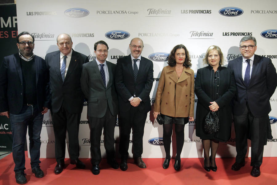 El Grupo Popular, representado por los asesores Julio Valero (i); Julio Aguado; Juan Giner y los concejales Eusebio Monzó; Beatriz Simó; M.ª Àngels Ramón-Llín y Cristóbal Grau.