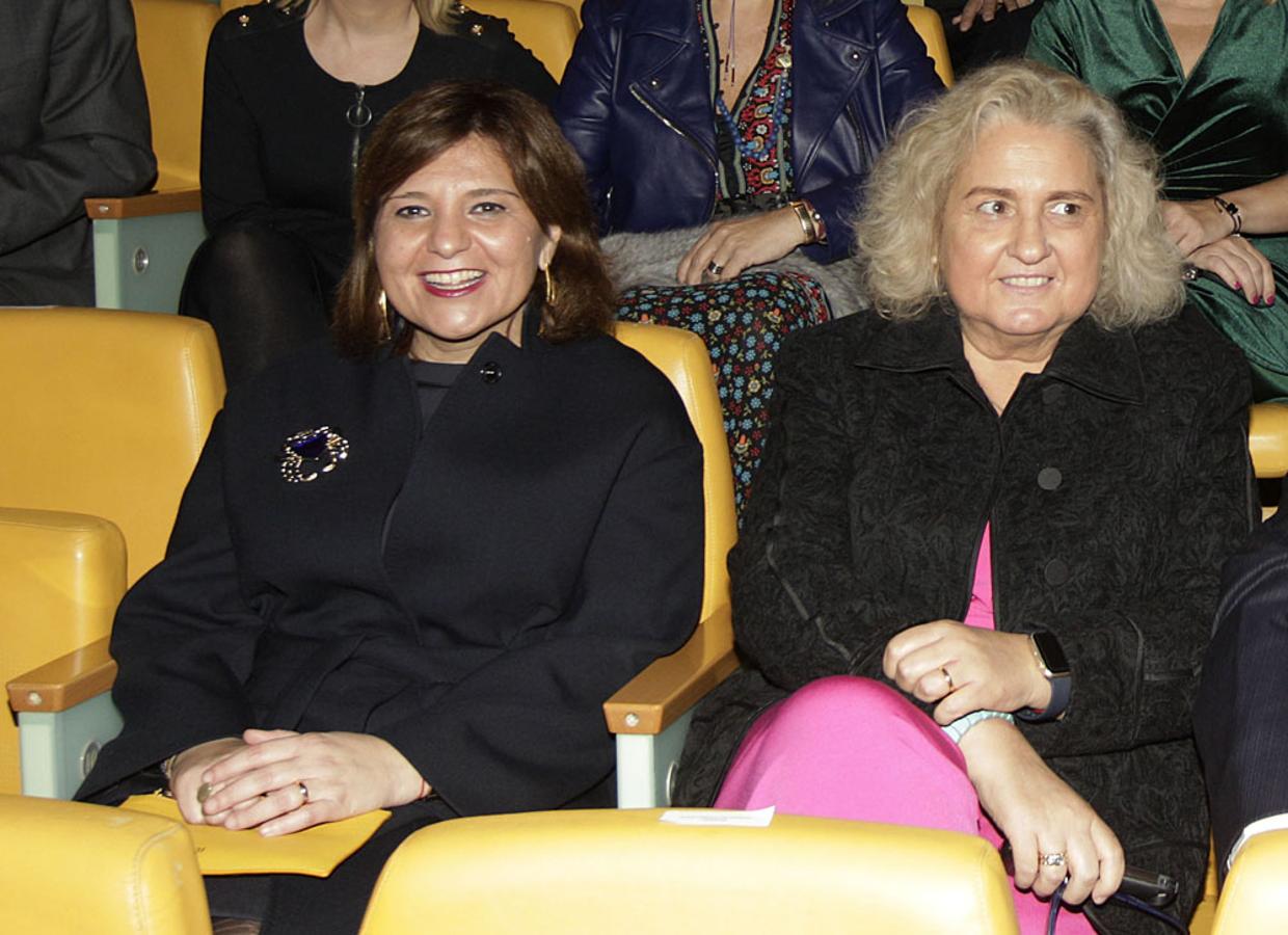 La presidenta del PPCV, Isabel Bonig, junto a la diputada popular en el Parlamento valenciano María José Ferrer San Segundo.