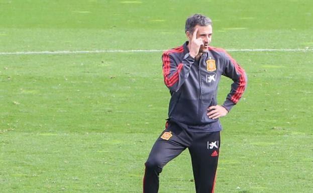 Luis Enrique, durante un entrenamiento de la selección española en Las Rozas.