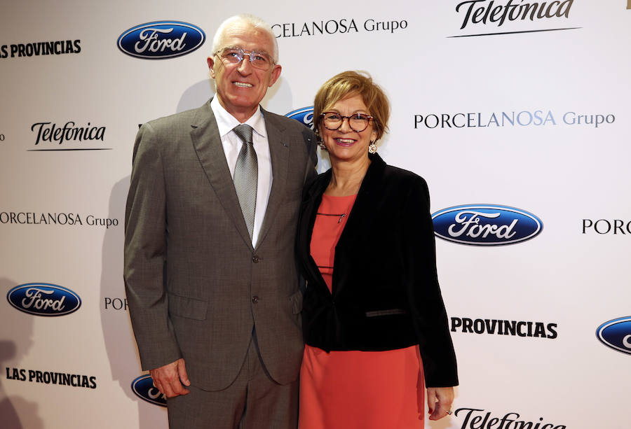 Dionisio Campos, director de fabricación de Ford Almussafes, y su esposa.