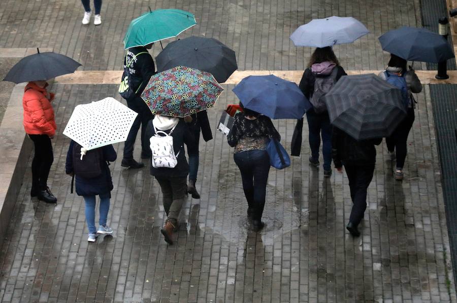 En doce horas se registrado hasta 300 litros por metro cuadrado en Ador, 285,2 litros en la localidad de Rótova; 213,4 en Barx; en La Font d'en Carròs, 157; 144,2 en Villalonga; y 134 en Pinet.