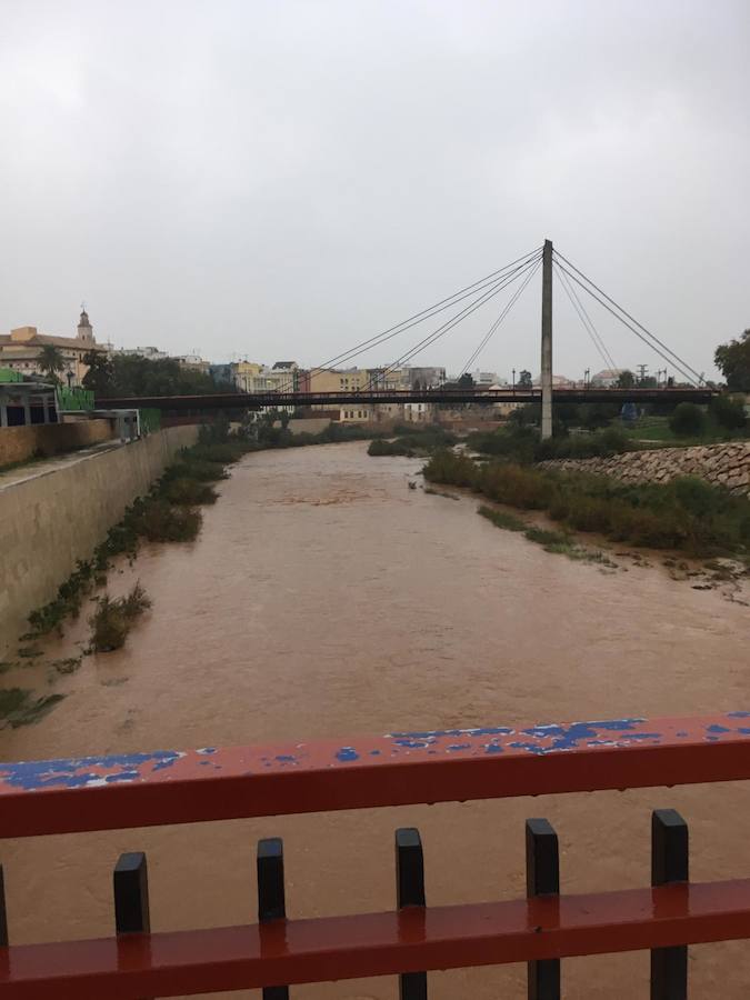 En doce horas se registrado hasta 300 litros por metro cuadrado en Ador, 285,2 litros en la localidad de Rótova; 213,4 en Barx; en La Font d'en Carròs, 157; 144,2 en Villalonga; y 134 en Pinet.