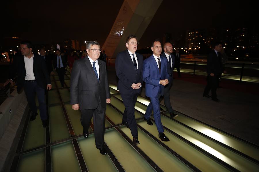 El presidente del Consejo de Administración de Federico Domenech, Gonzalo Zarranz, el presidente de la Generalitat, Ximo Puig, el director general de LAS PROVINCIAS, Fidel Pila, y el presidente de la Diputación de Valencia, Toni Gaspar, en la entrada del Palau de les Arts para asistir a la gala de ‘Valencianos para el Siglo XXI’. 