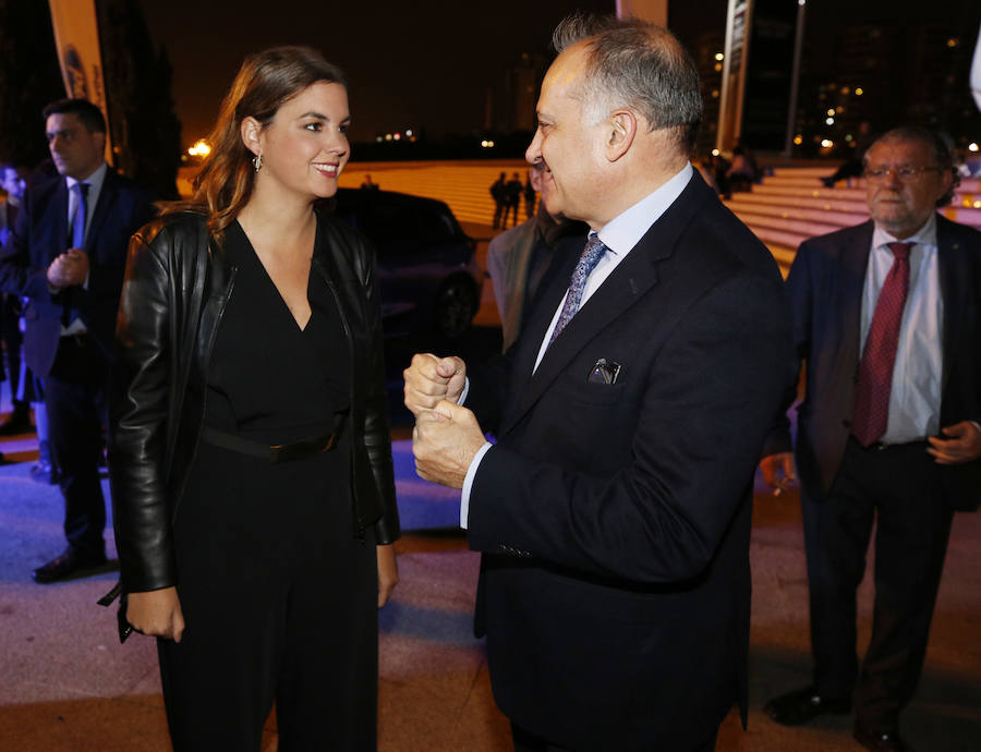 La portavoz del PSPV en el Ayuntamiento de Valencia y candidata socialista, Sandra Gómez, junto al delegado del Gobierno valenciano para la Unión Europea, Joan Calabuig.