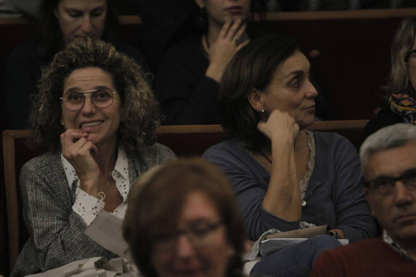 La organización valenciana One Day Yes ha logrado de nuevo su objetivo con la subasta solidaria que se ha celebrado en el Centro Cultural de la Nau. El evento ha reunido a más de 300 valencianos que quisieron colaborar en el proyecto: cubrir el coste del programa de nutrición de los niños de la escuela Twashukuru Nursery School en Lamu (Kenia). La sociedad valenciana se volcó con este evento. La obra del artista valenciano Nassio Bayarrri fue la que consiguió la puja más alta de toda la noche.