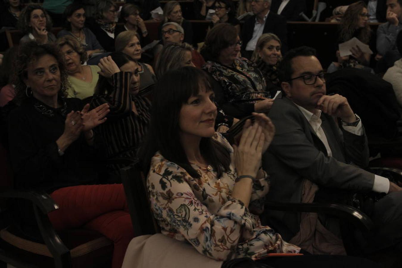 La organización valenciana One Day Yes ha logrado de nuevo su objetivo con la subasta solidaria que se ha celebrado en el Centro Cultural de la Nau. El evento ha reunido a más de 300 valencianos que quisieron colaborar en el proyecto: cubrir el coste del programa de nutrición de los niños de la escuela Twashukuru Nursery School en Lamu (Kenia). La sociedad valenciana se volcó con este evento. La obra del artista valenciano Nassio Bayarrri fue la que consiguió la puja más alta de toda la noche.