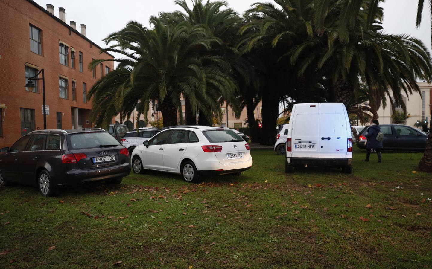 La lluvia descarga con fuerza sobre la capital del Turia durante el mediodía de este viernes