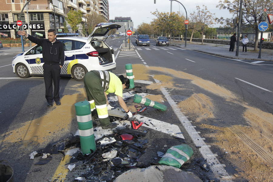 Uno de los dos conductores implicados se ha saltado un semáforo en rojo en el cruce a la altura de Decathlon