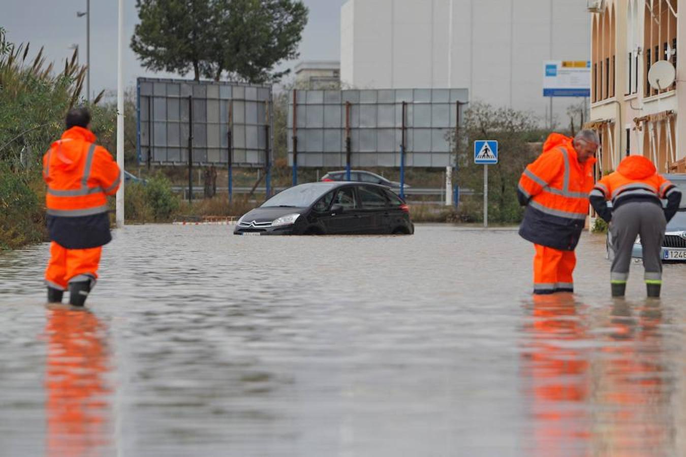 Más de 100 litros caídos esta noche en Torrevieja han provocado distintos problemas en la ciudad. 