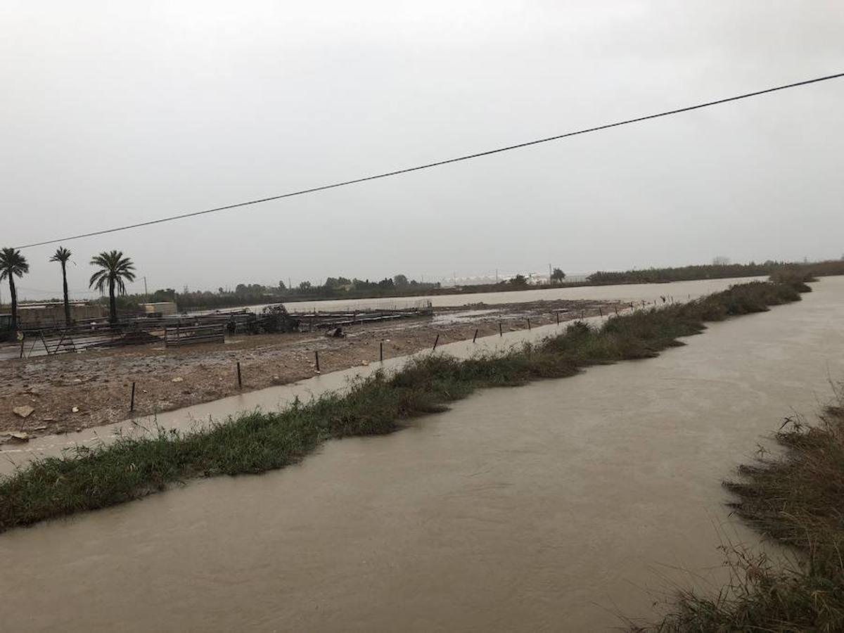 El río Júcar se desborda en su desembocadura en Cullera.