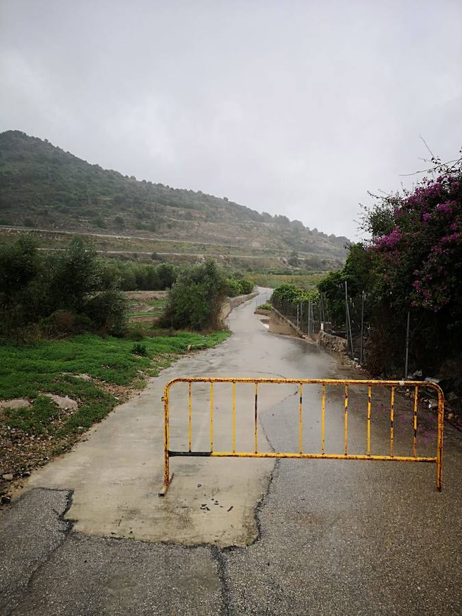 Camino cortado en La Font que cruza barranco Beniteixir.