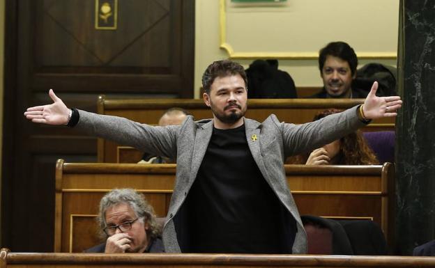 Imagen principal - Pastor expulsa a Rufián del Congreso por insultar a Borrell