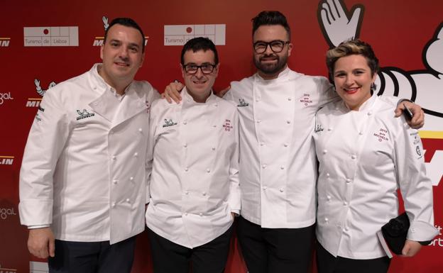 Los cuatro cocineros valencianos triunfadores en la gala de las Estrellas Michelin.