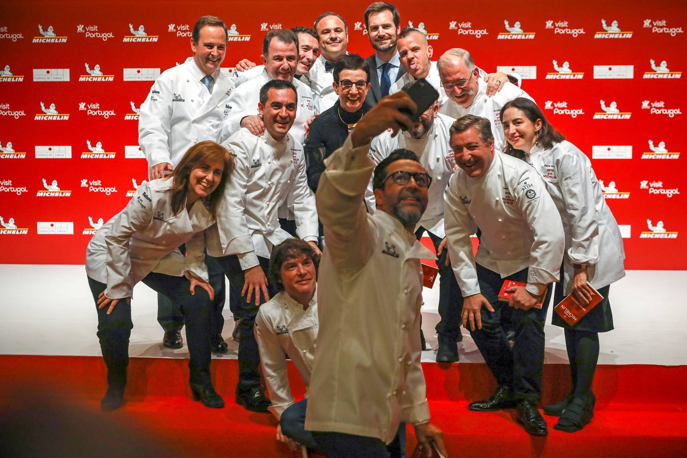 Quique Dacosta hace el selfi de los cocineros españoles con tres estrellas Michelin.