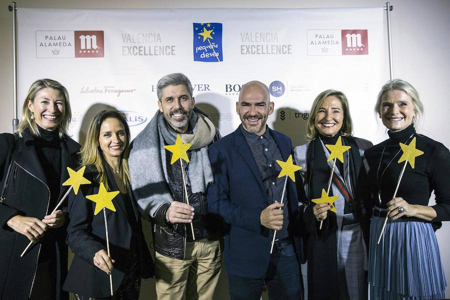 La Fundación Pequeño Deseo organizó su primer 'Encuentro Solidario' y lo hizo en Àtic, en el Palau Alameda. Carles Villeta ejerció de maestro de ceremonias en una fiesta a la que acudieron representantes del mundo socioeconómico y cultural valenciano.Marta Miró, de la Fundación Pequeño Deseo, Pepe Fernández de Palau Alameda y Laura Gallego de Valencia Excellence fueron los anfitriones..