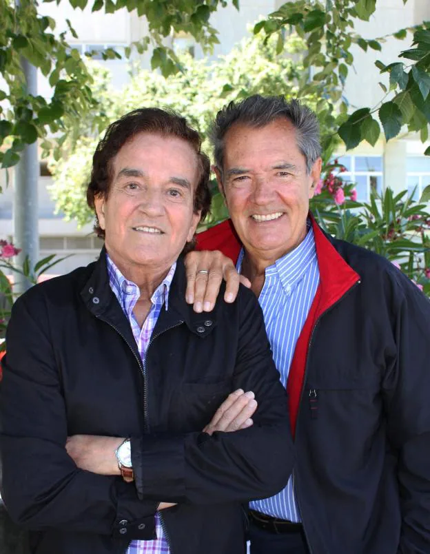 Los cantantes y compositores Manuel de la Calva y Ramón Arcusa repasarán algunos de sus grandes éxitos en el concierto que ofrecerán hoy. 