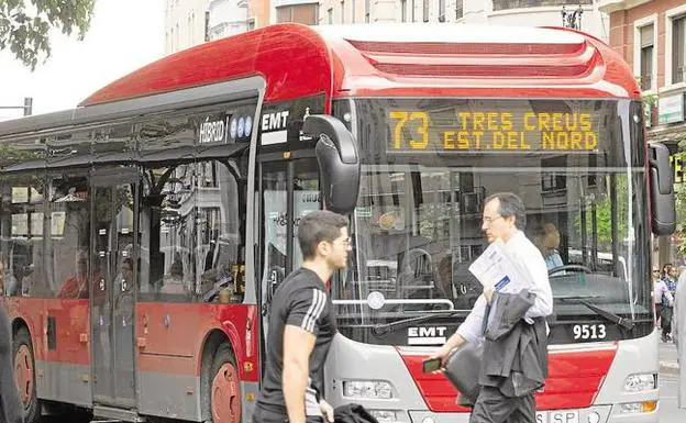 La línea 73 de los autobuses de la red de EMT es una de las que más esperas provoca. 