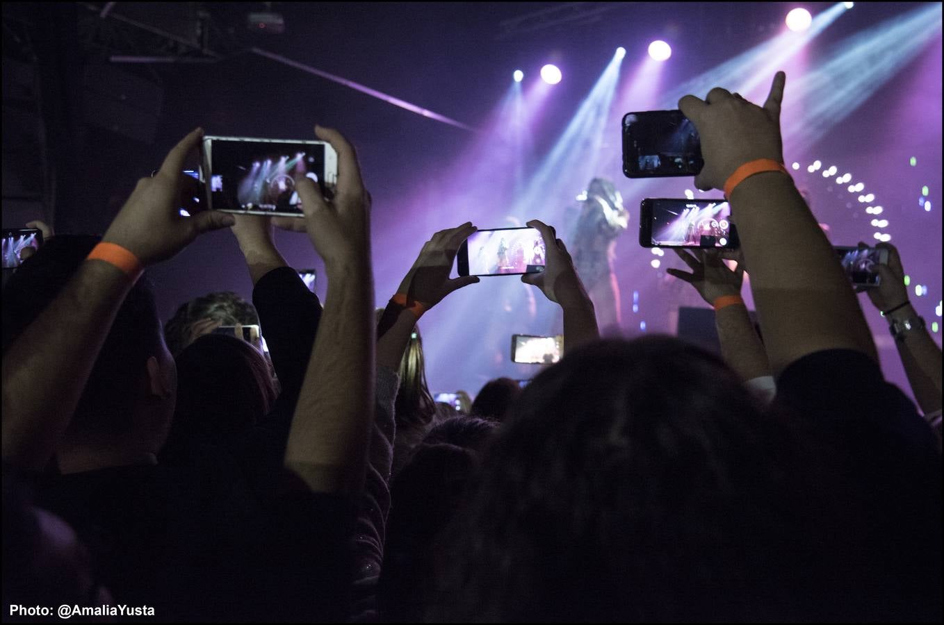 La cantante Lola Indigo, ex concursante de 'Operación Triunfo' ('OT ') y de 'Fama' en dos ediciones y también de 'Tu cara me suena' ofreció un concierto en la Sala Repvblicca de Valencia.