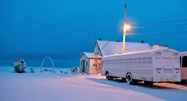 En invierno, las temperaturas en Utqiagvik se desploman hasta los -23ºC y las aguas del Ártico se hielan. 