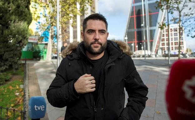 El cómico y presentador, ante la llegada a los Juzgados de Plaza de Castilla, donde ha sido citado a declarar por el sketch de la bandera de España. 