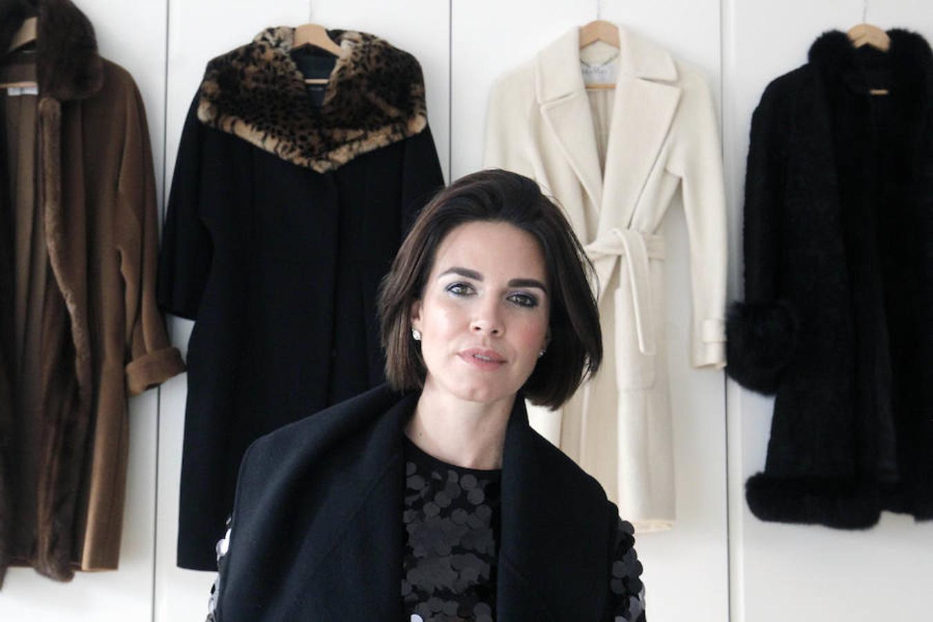 Ana es una mujer con carácter, extrovertida y bastante segura de sí misma. Los días en que se despierta con el ánimo más bajo, recurre a ropa favorecedora para subir la autoestima. «Si me levanto plof elijo un vestidazo rojo con tacón que me haga sentir poderosa». Su estilo es contemporáneo pero salpicado de tendencias. «Me encanta la moda e intento estar siempre a la última, aunque adapto las tendencias a mi estilo y sólo escojo aquello con lo que me siento identificada y cómoda».